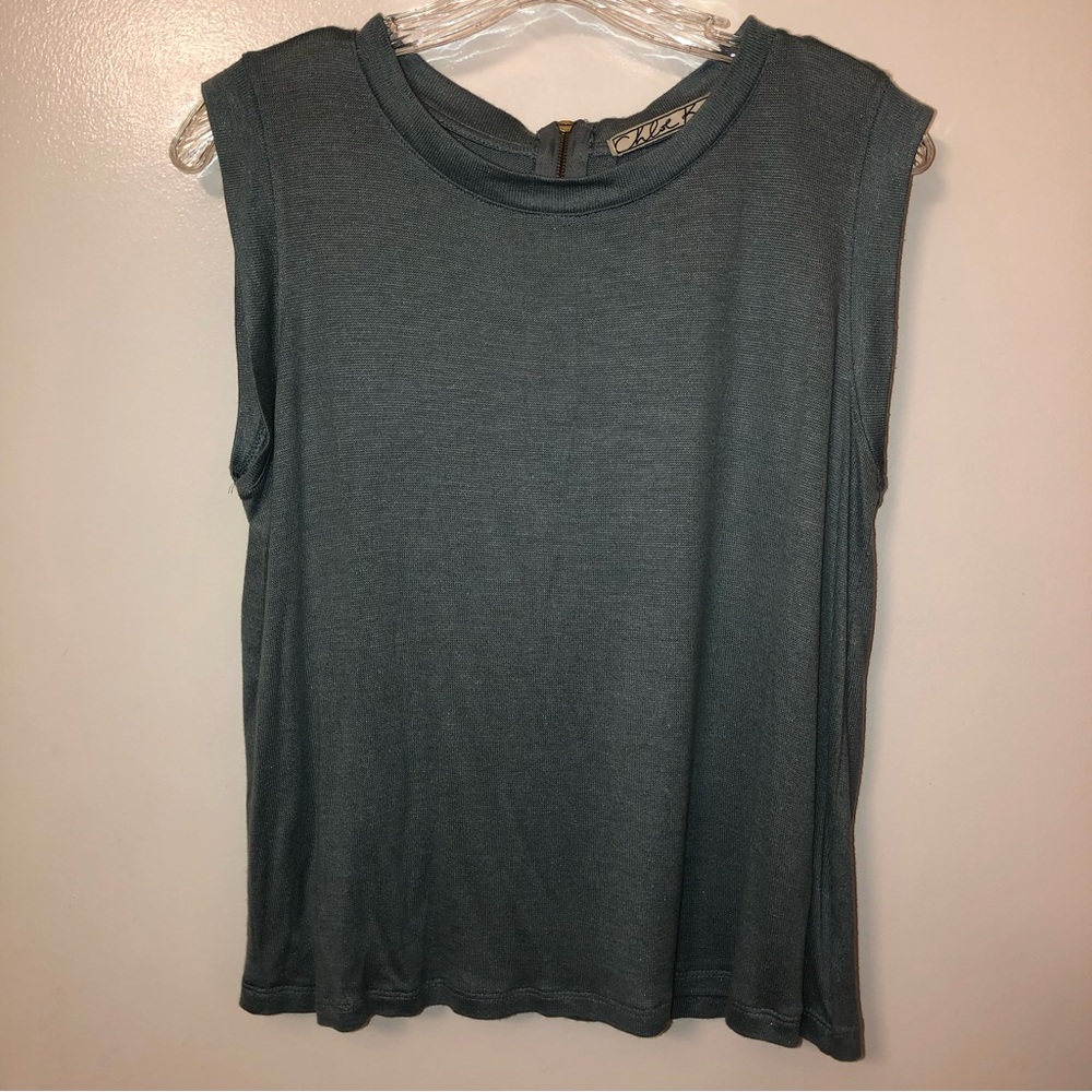 💜💜SALE 3/$15💜💜CHLOE K- lightweight,semi-shimmering, sleeveless sweater-top.